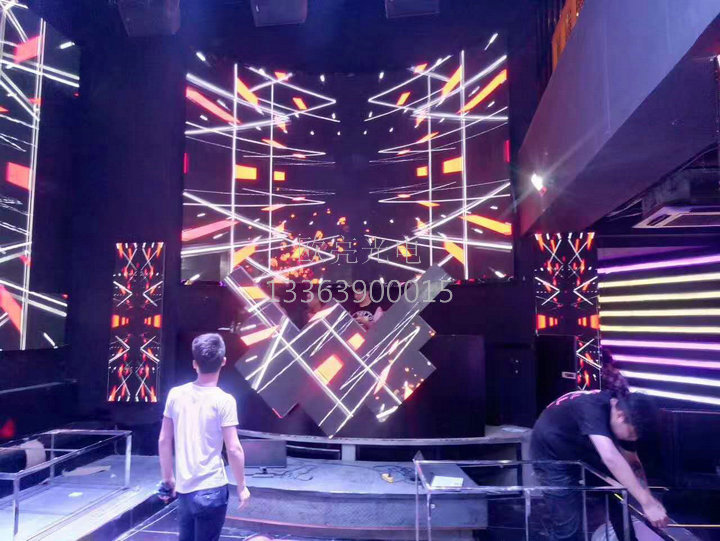 浙江宁波市中马路INI酒吧全场LED显示屏，有弧形屏、异形屏、异形DJ台、柱子屏